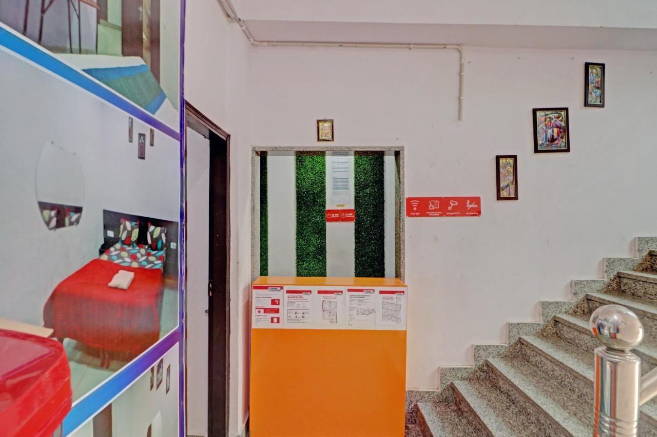 Oyo 81168 Collection O Dwarka Mor New Delhi Bagian luar foto