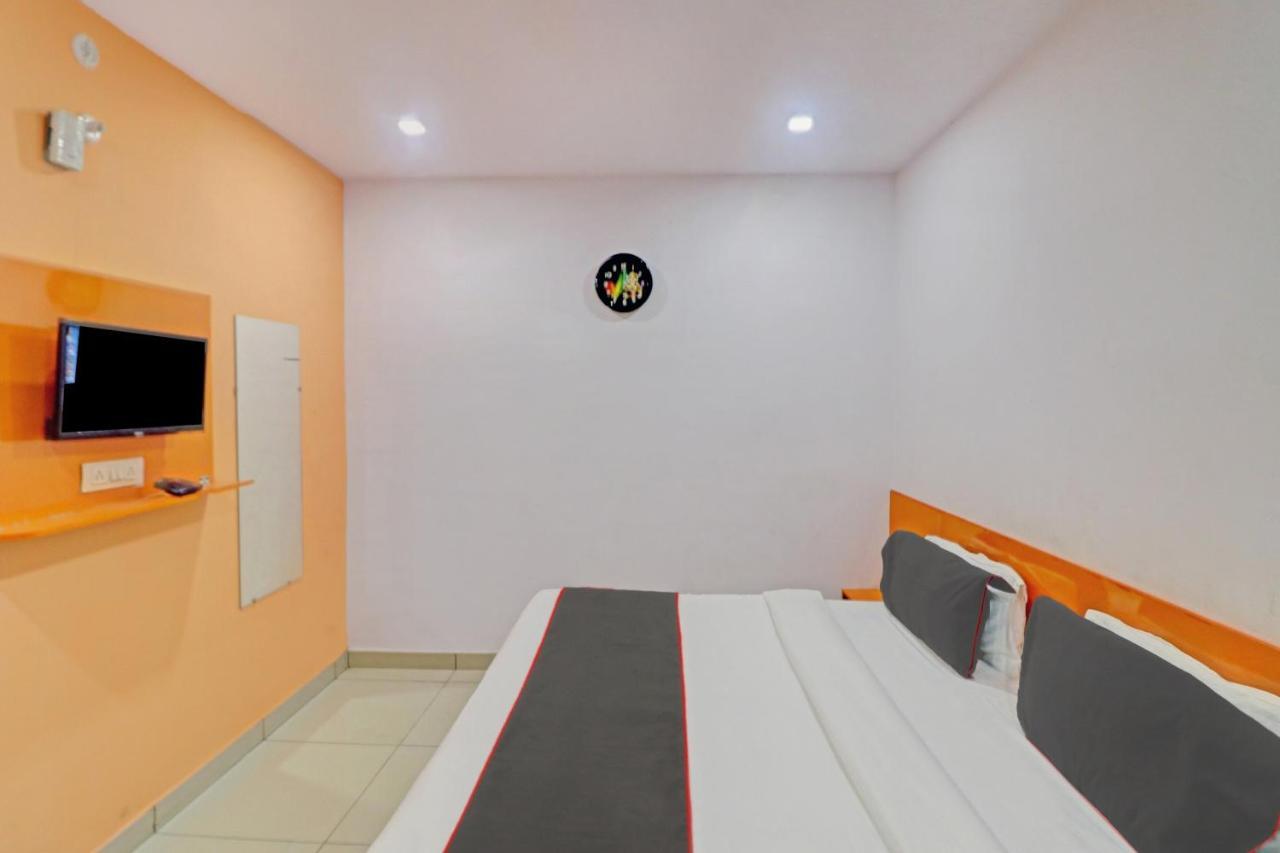 Oyo 81168 Collection O Dwarka Mor New Delhi Bagian luar foto