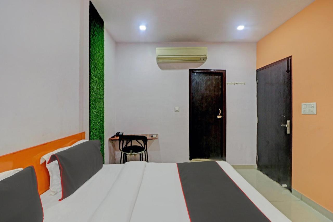 Oyo 81168 Collection O Dwarka Mor New Delhi Bagian luar foto