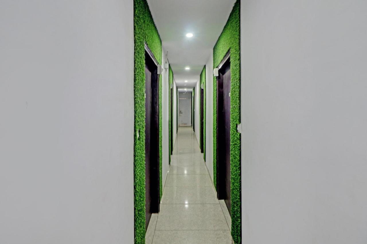 Oyo 81168 Collection O Dwarka Mor New Delhi Bagian luar foto