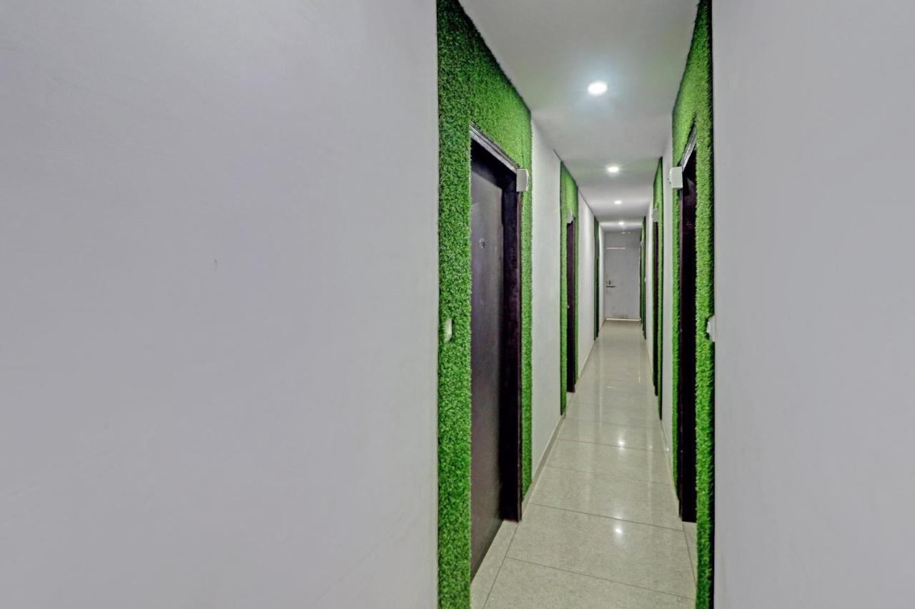 Oyo 81168 Collection O Dwarka Mor New Delhi Bagian luar foto