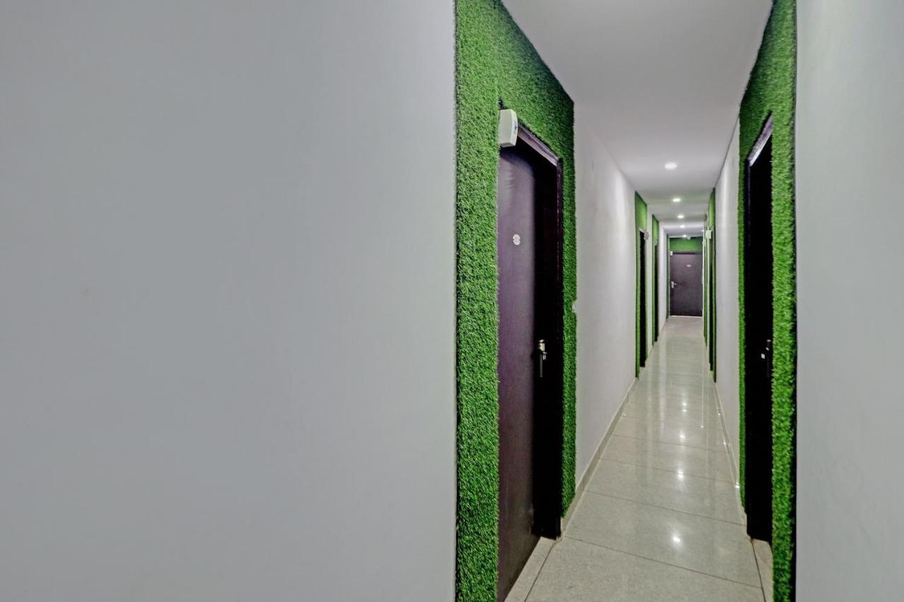 Oyo 81168 Collection O Dwarka Mor New Delhi Bagian luar foto