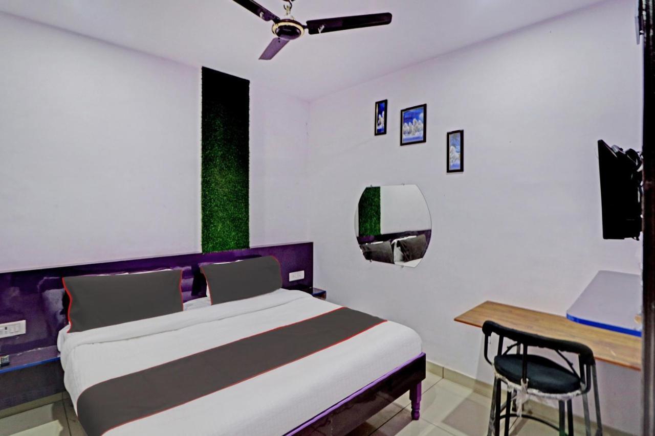 Oyo 81168 Collection O Dwarka Mor New Delhi Bagian luar foto