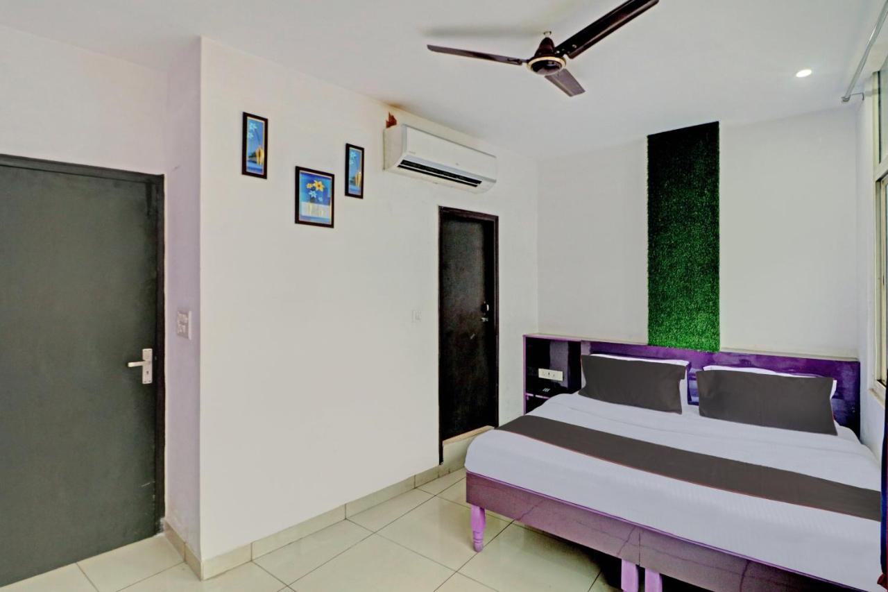 Oyo 81168 Collection O Dwarka Mor New Delhi Bagian luar foto