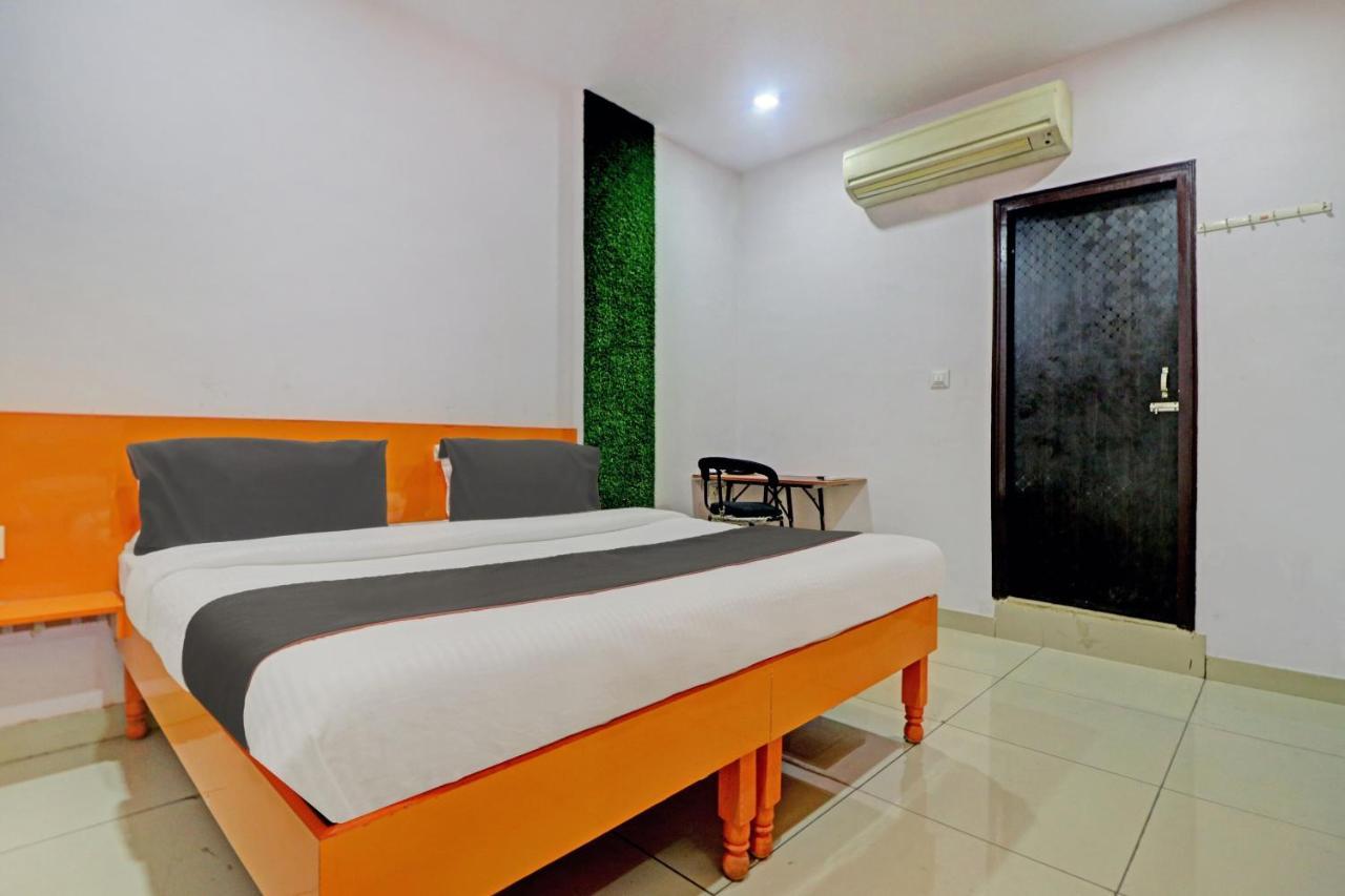 Oyo 81168 Collection O Dwarka Mor New Delhi Bagian luar foto