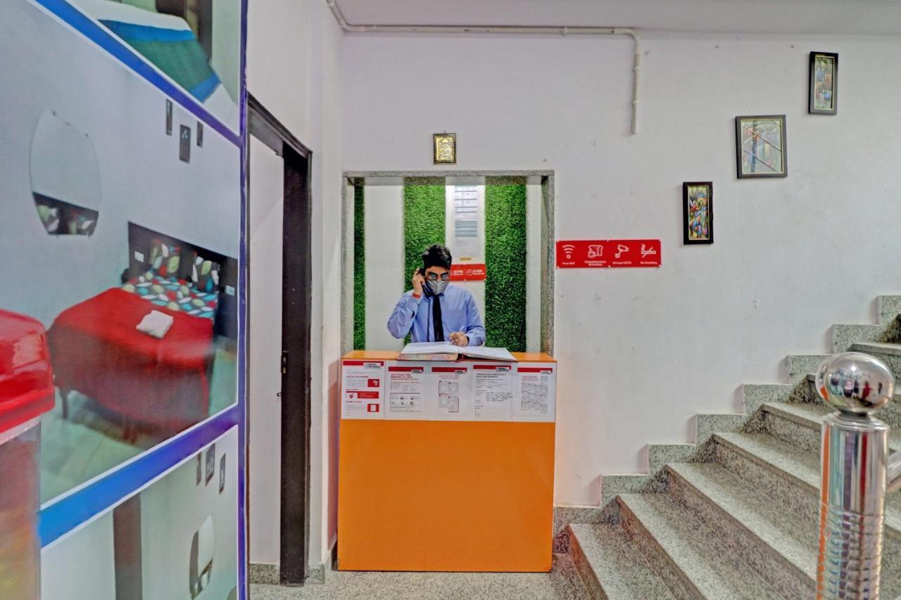 Oyo 81168 Collection O Dwarka Mor New Delhi Bagian luar foto